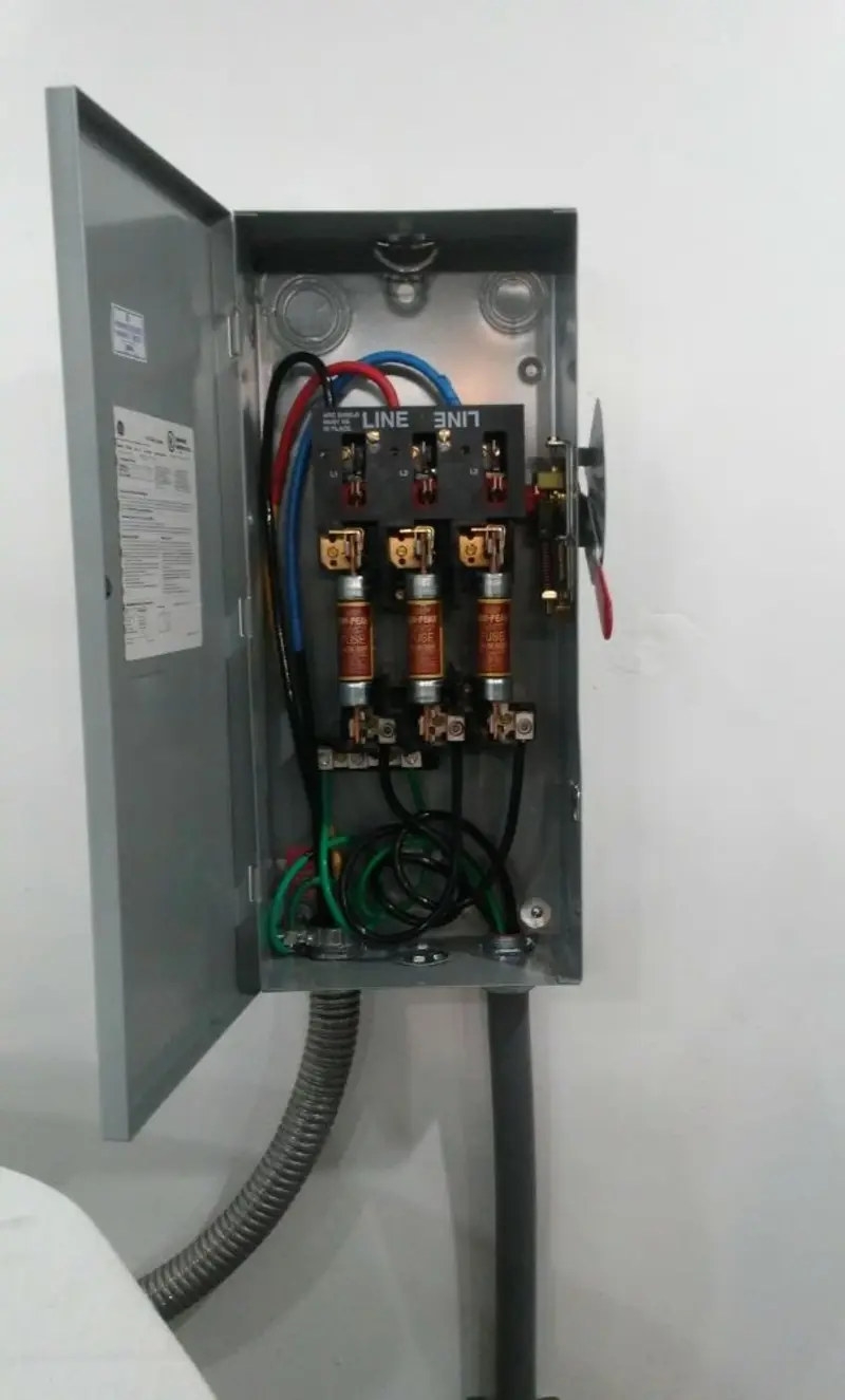 Three-phase disconnect switch installed for Smoke Detector Installation in Lacy-Lakeview